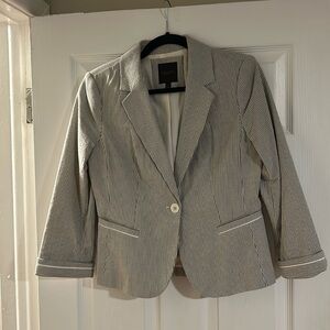 The Limited grey and white seer sucker 3/4 sleeve blazer